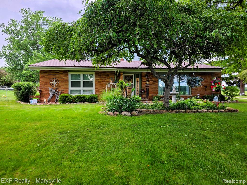 11232 Yale Road Yale, MI 48097 - Photo 1 of 24