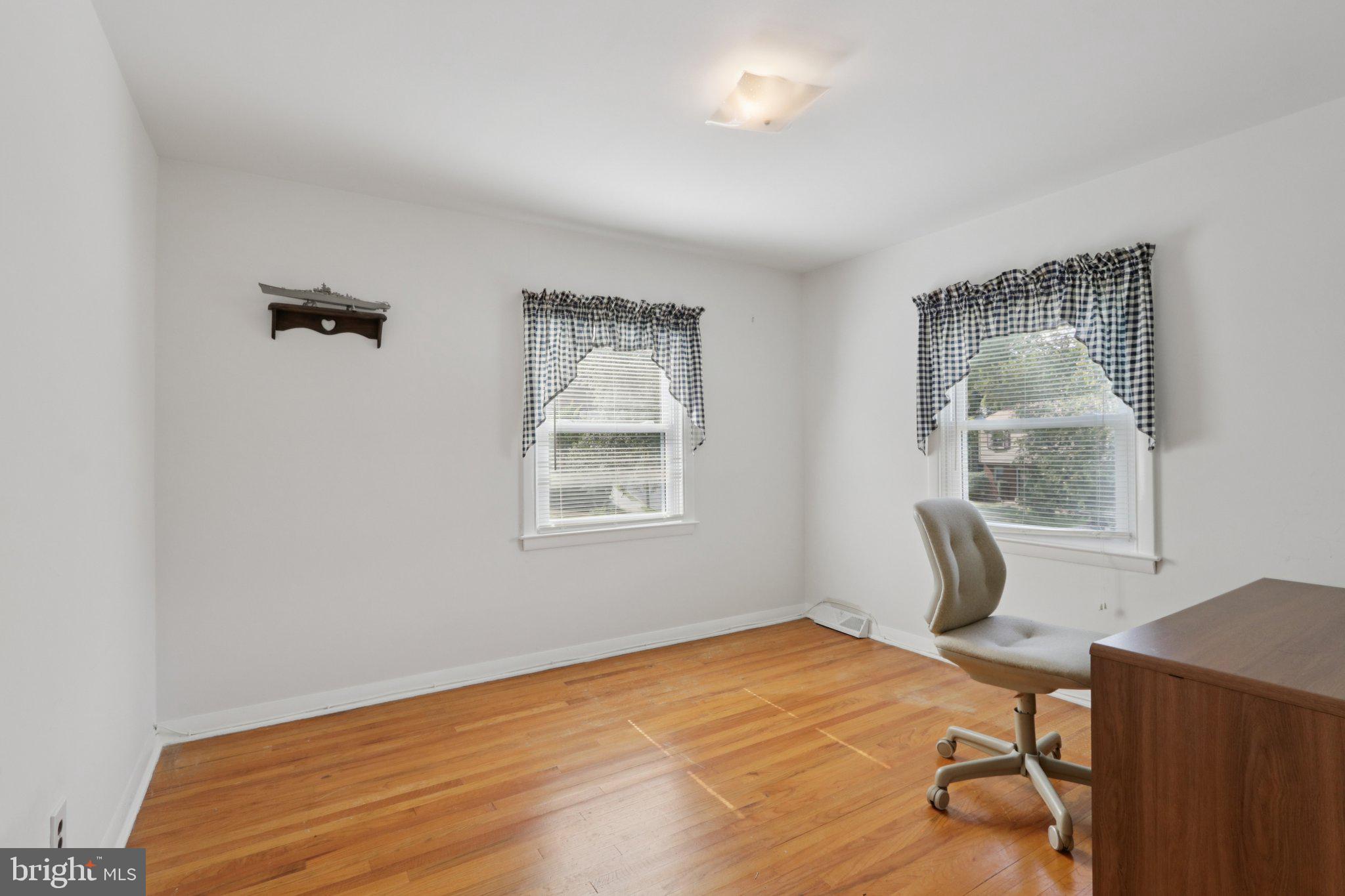 910 Glenroy Road Philadelphia, PA 19128 - Photo 16 of 31