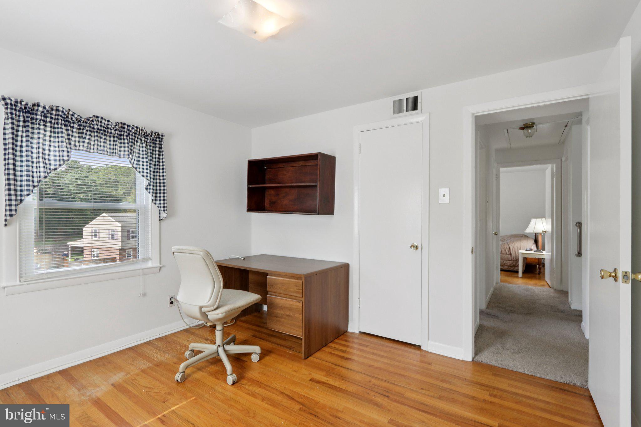 910 Glenroy Road Philadelphia, PA 19128 - Photo 17 of 31