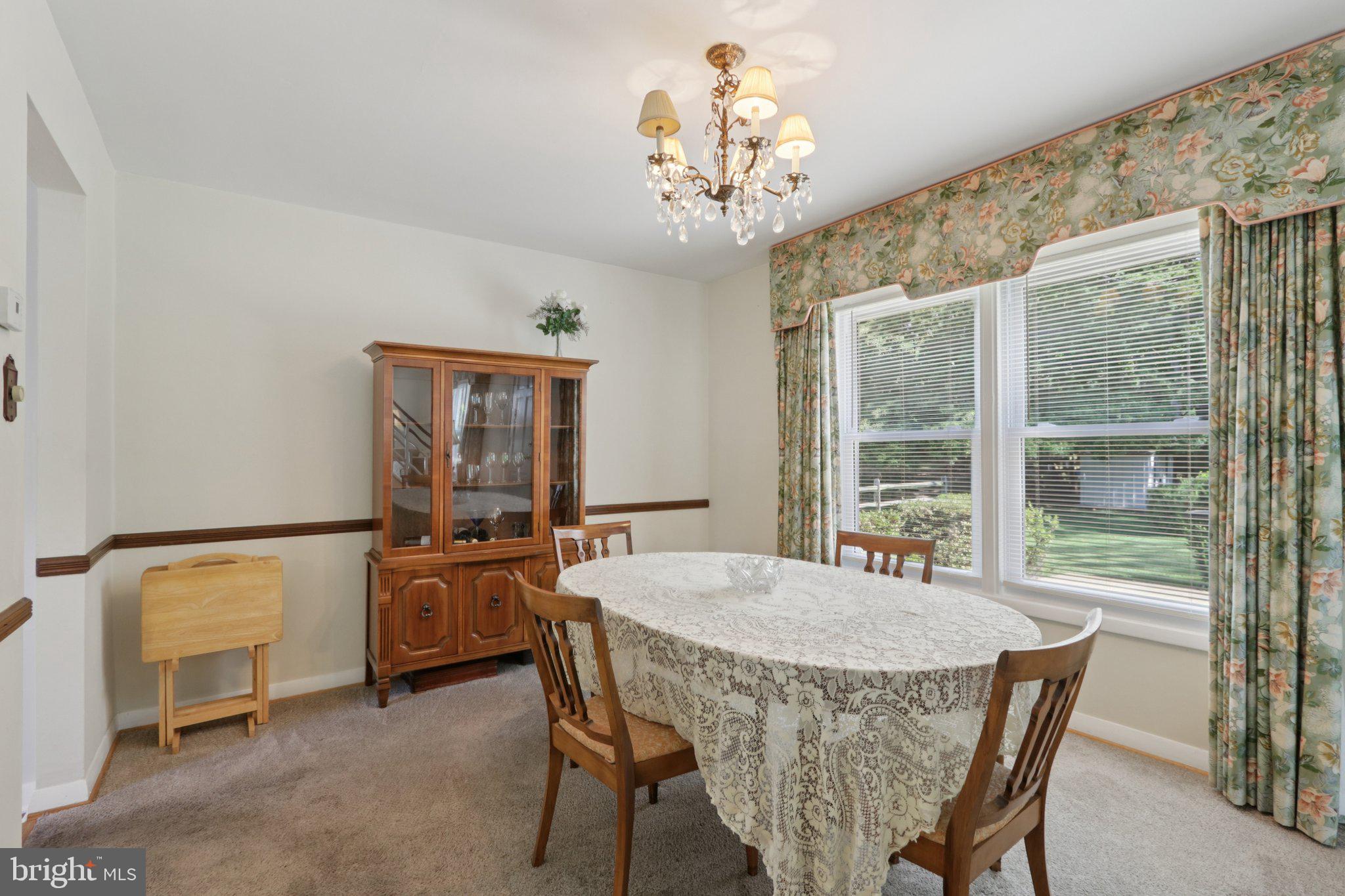 910 Glenroy Road Philadelphia, PA 19128 - Photo 4 of 31