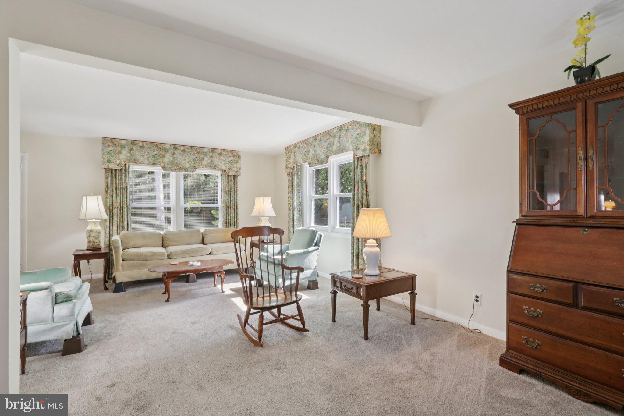 910 Glenroy Road Philadelphia, PA 19128 - Photo 8 of 31