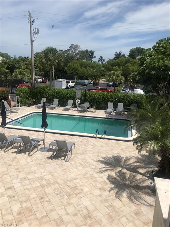 216 Banyan Boulevard, Unit 216 Naples, FL 34102 - Photo 3 of 33 a view of a basket ball ground