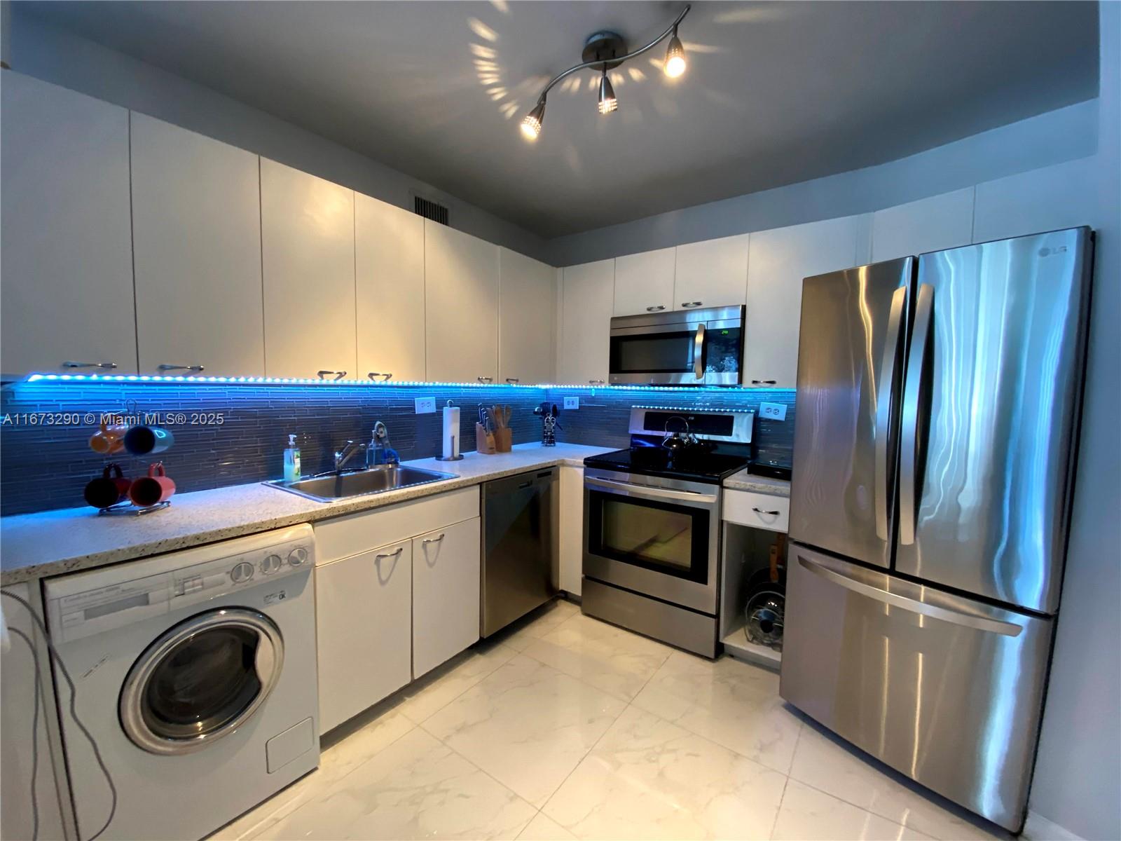 1500 Bay Road, Unit 956S Miami Beach, FL 33139 - Photo 11 of 34