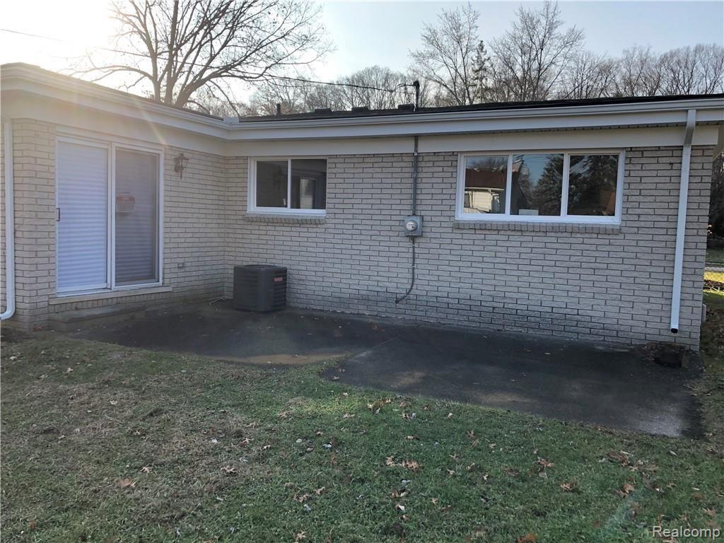 23700 Rockingham Street Southfield, MI 48033 - Photo 40 of 43 IMG_2898.JPG