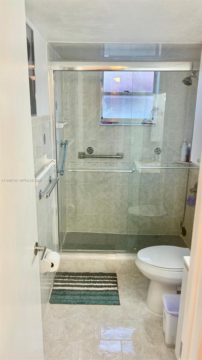 12285 Southwest 10th Terrace, Unit 33DI Miami, FL 33184 - Photo 4 of 9