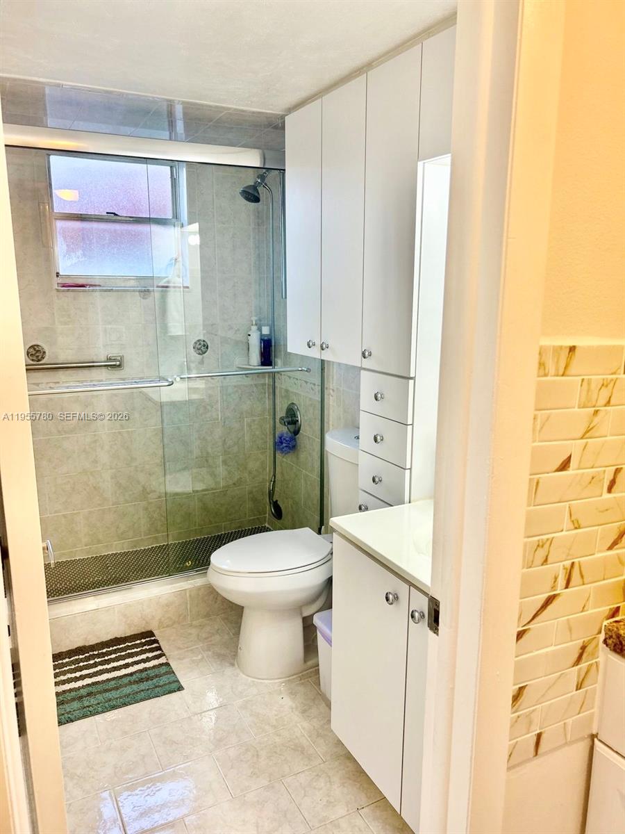 12285 Southwest 10th Terrace, Unit 33DI Miami, FL 33184 - Photo 5 of 9