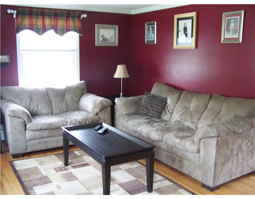 107 Long Meadow Road Portsmouth, RI 02871 - Photo 4 of 8 Living Room.