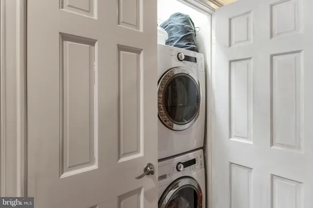 a view of livingroom with washer and dryer