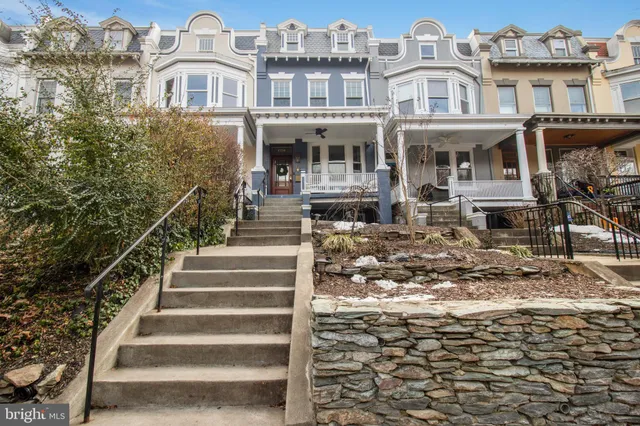 a view of a big yard in front of a building