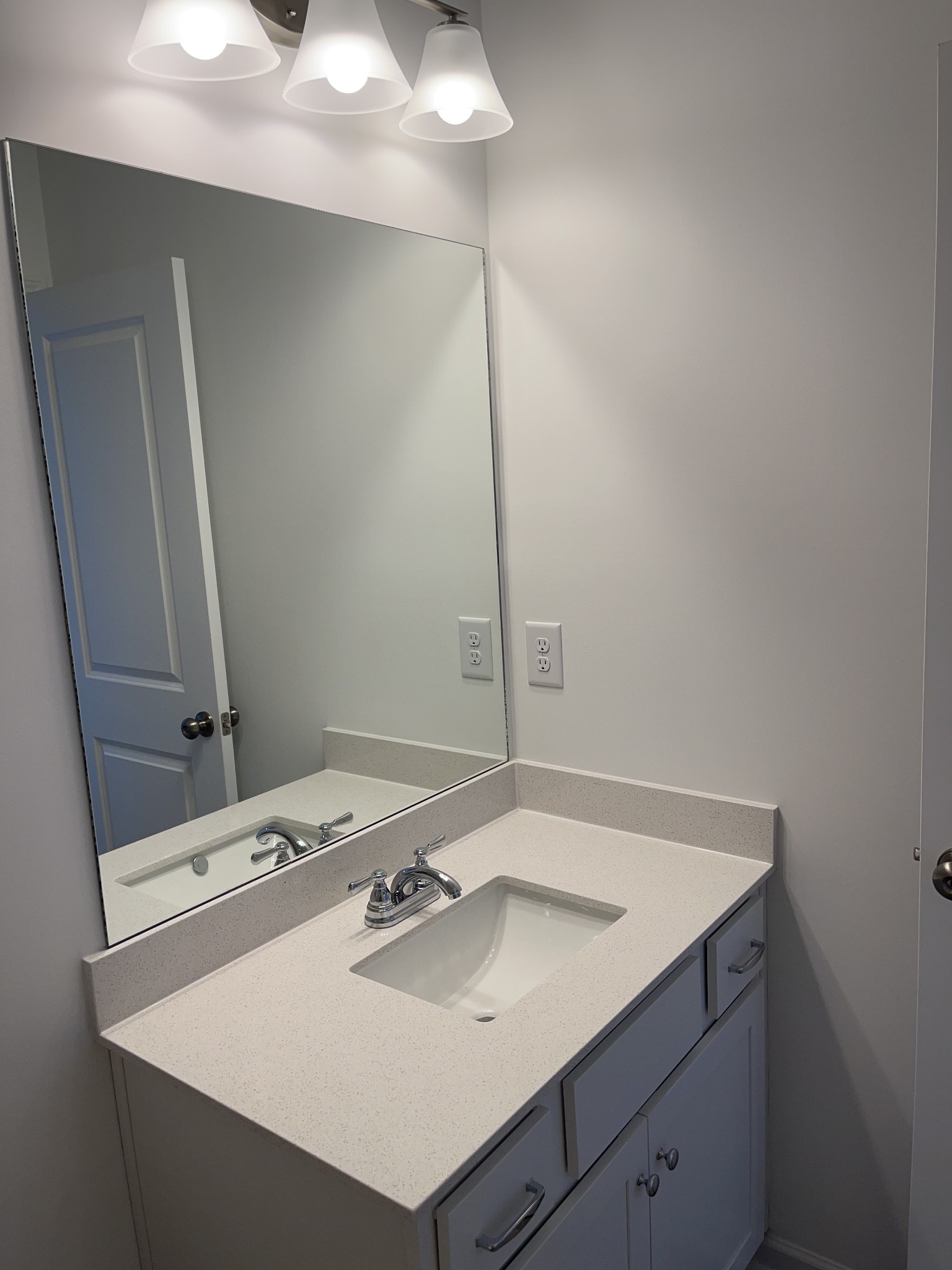 356 Winston Way Gallatin, TN 37066 - Photo 27 of 28 a bathroom with a sink and a mirror