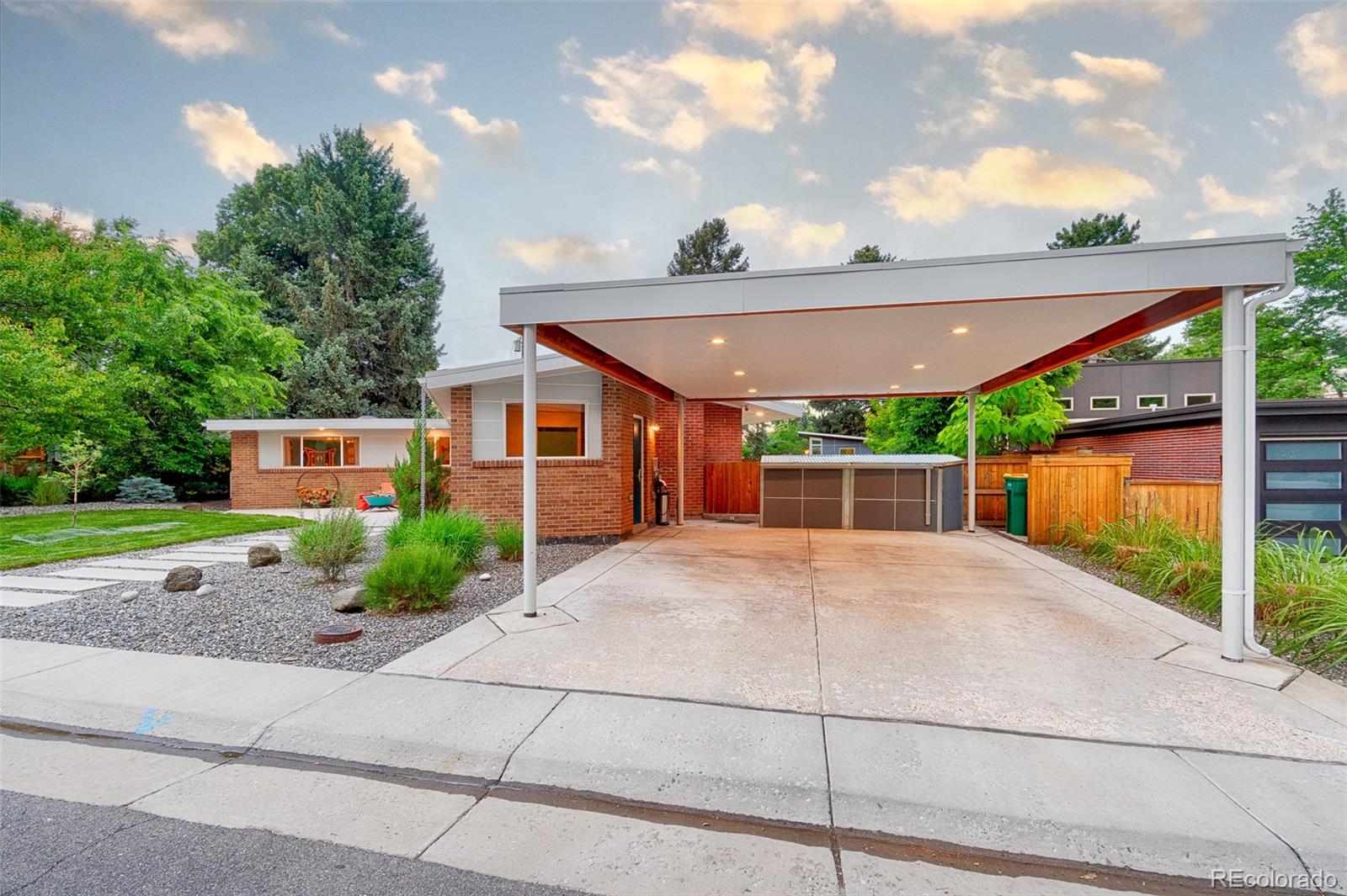 2435 South Dahlia Lane Denver, CO 80222 - Photo 17 of 40