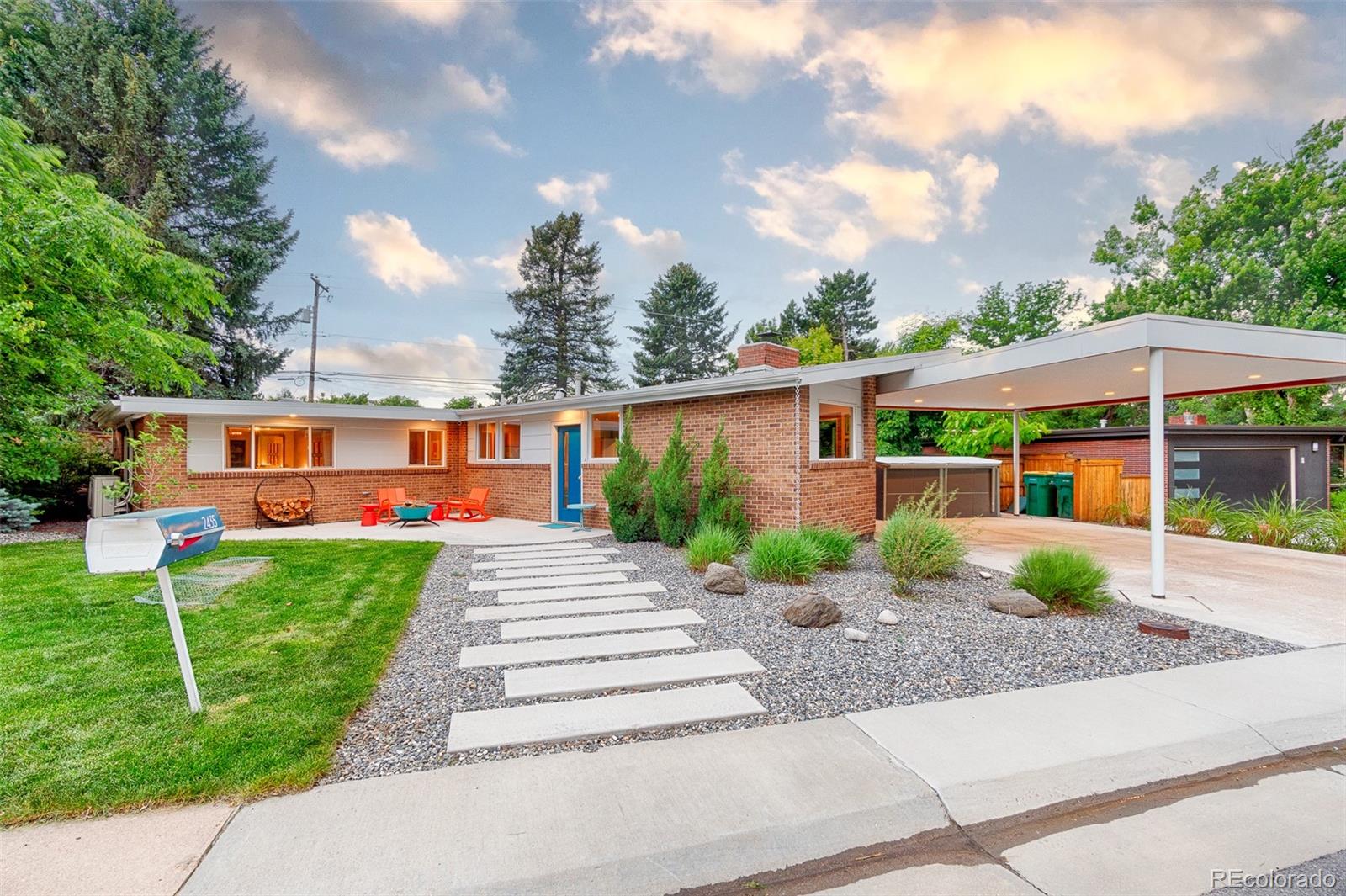 2435 South Dahlia Lane Denver, CO 80222 - Photo 2 of 40