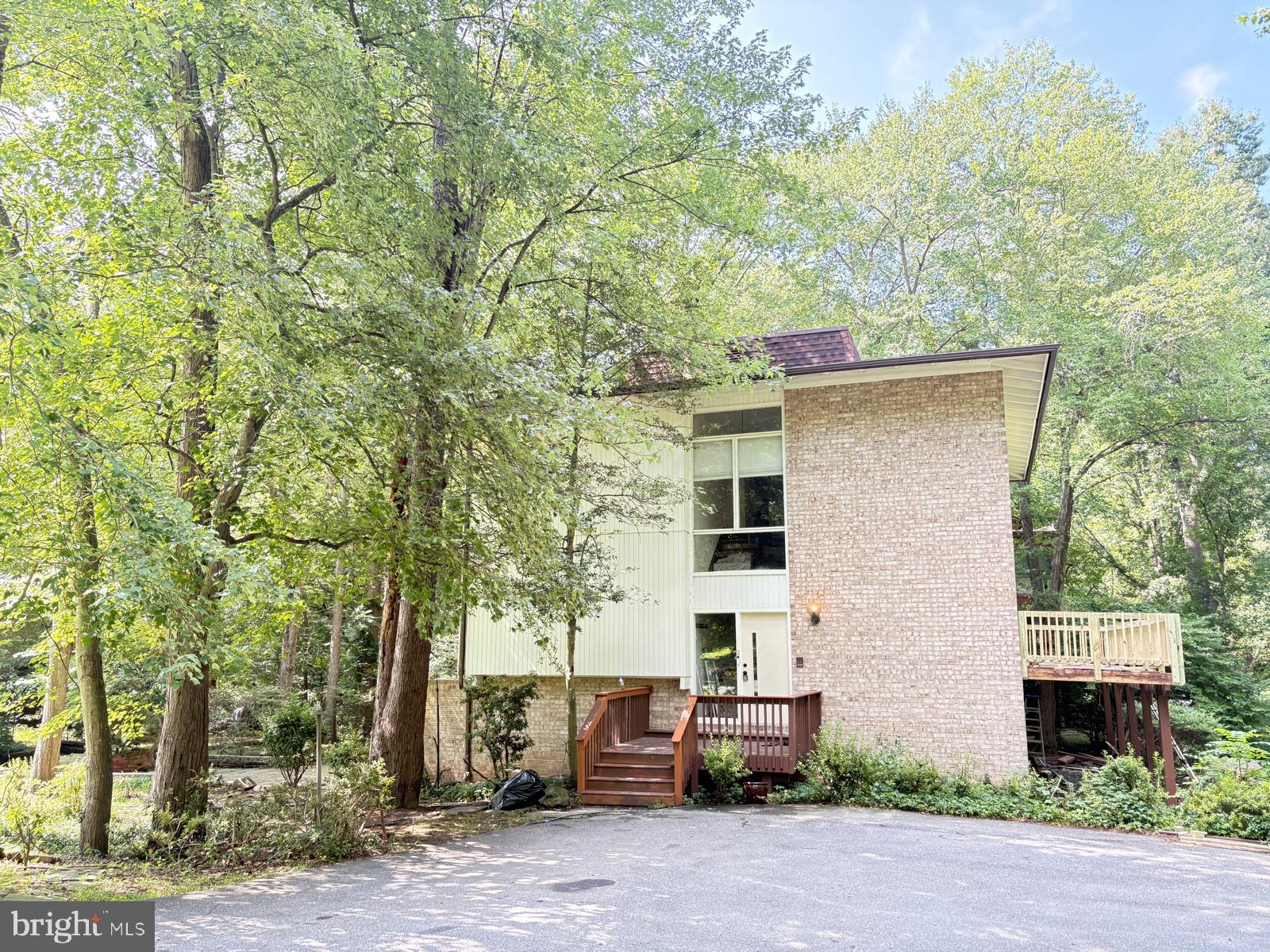 10612 Crossing Creek Road Potomac, MD 20854 - Photo 2 of 48 Gallery Image 2