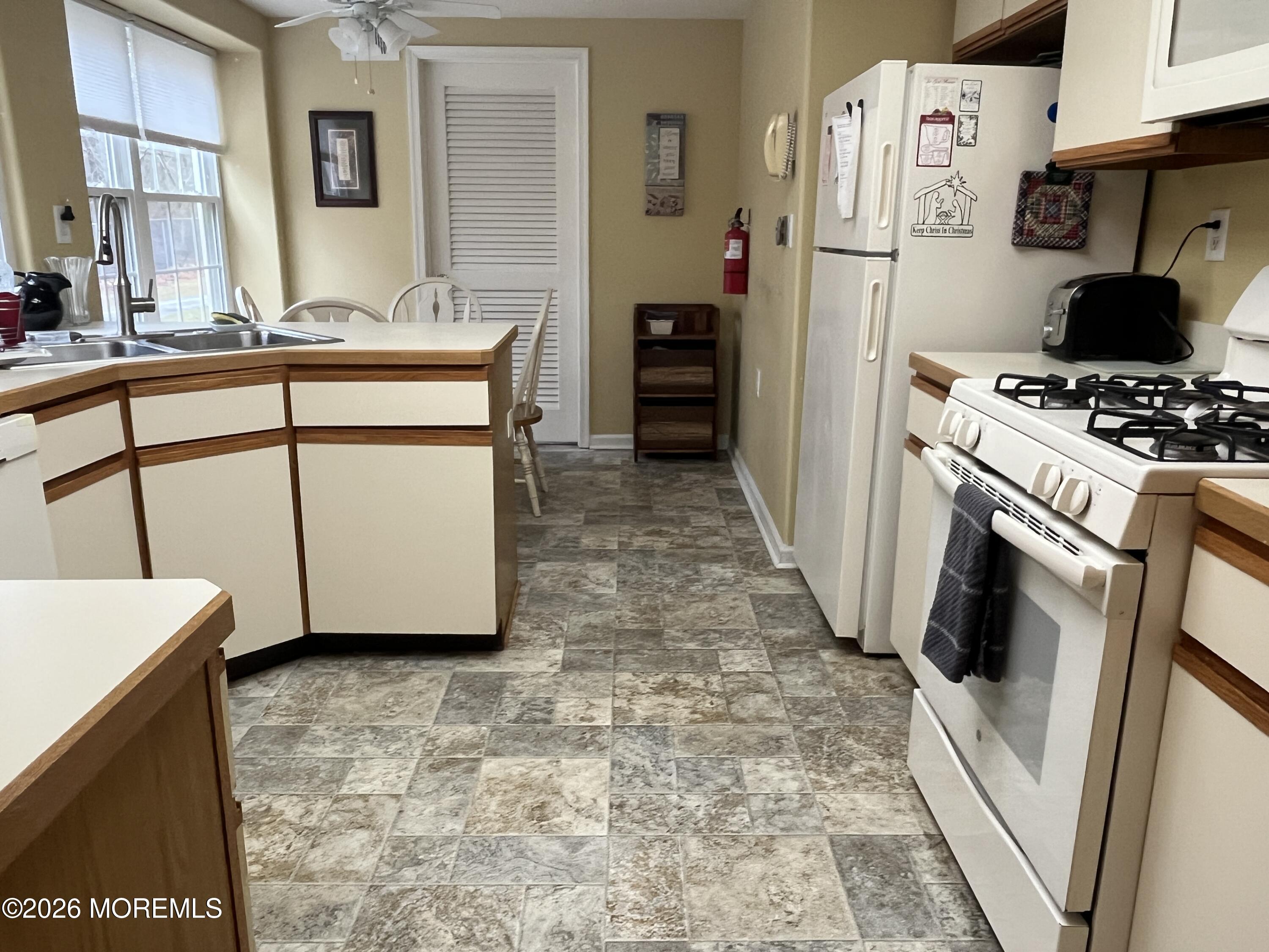 892 D Stratford Court, Unit D Manchester Township, NJ 08759 - Photo 7 of 19 IMG_5483