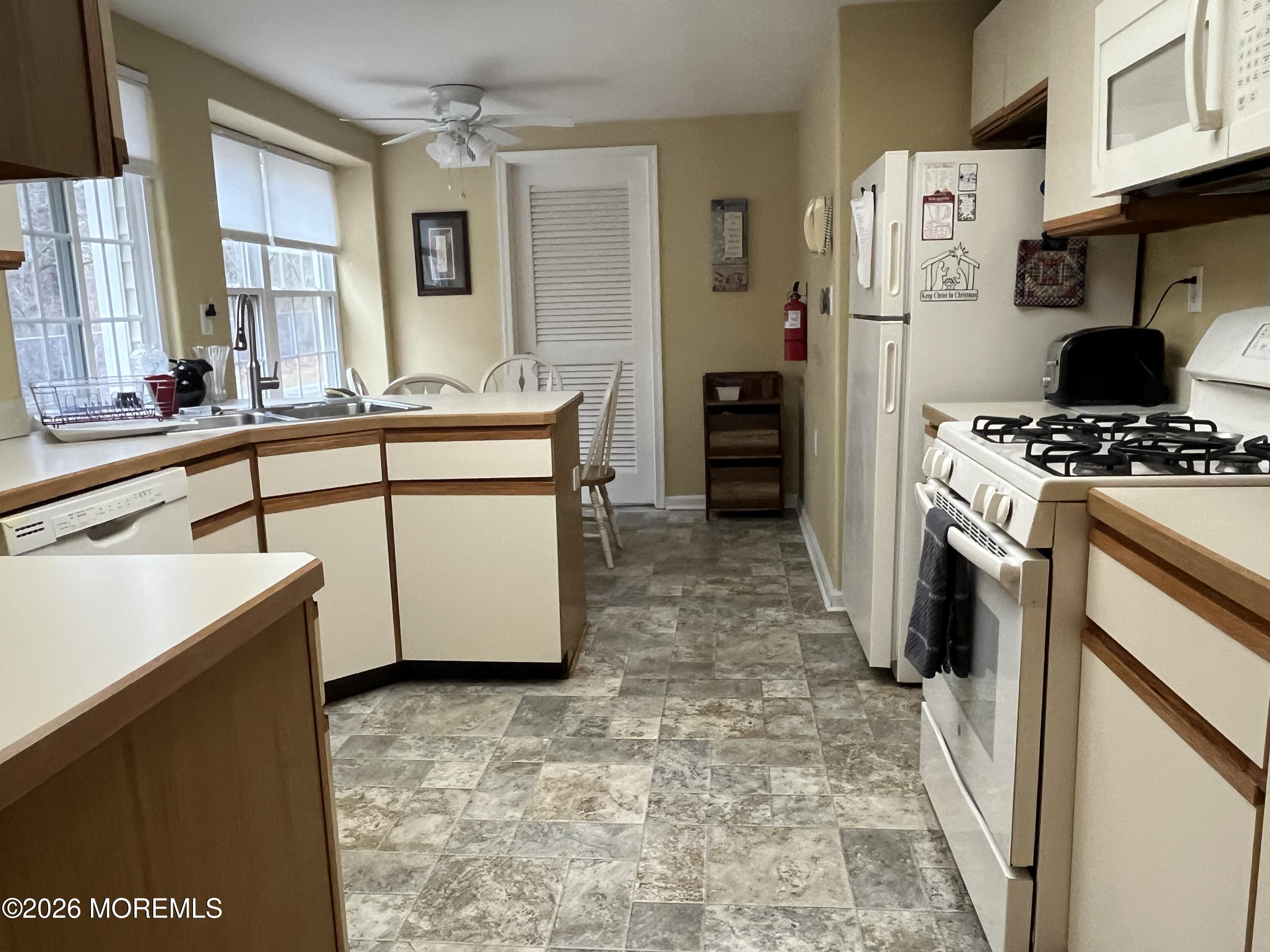 892 D Stratford Court, Unit D Manchester Township, NJ 08759 - Photo 9 of 19 IMG_5484