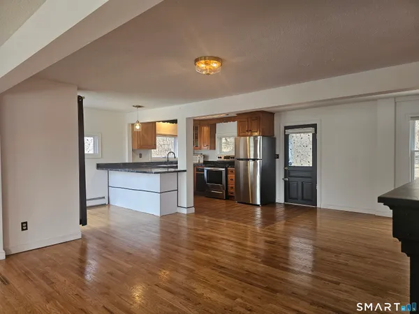 $3,100 | 932 Saybrook Road, Middletown, CT 06457