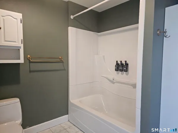 $3,100 | 932 Saybrook Road, Middletown, CT 06457