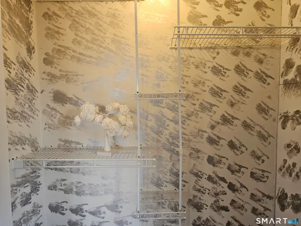 $3,100 | 932 Saybrook Road, Middletown, CT 06457