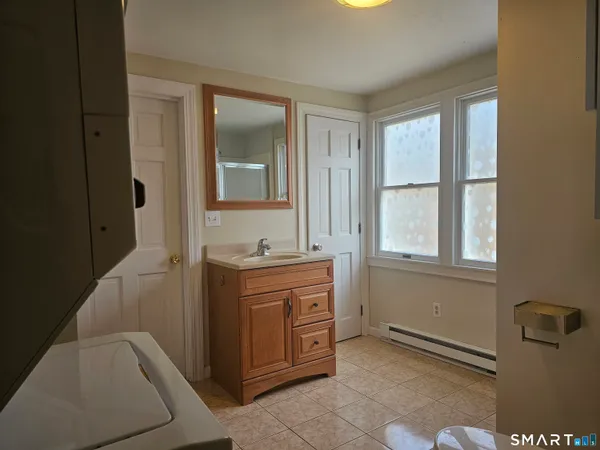 $3,100 | 932 Saybrook Road, Middletown, CT 06457