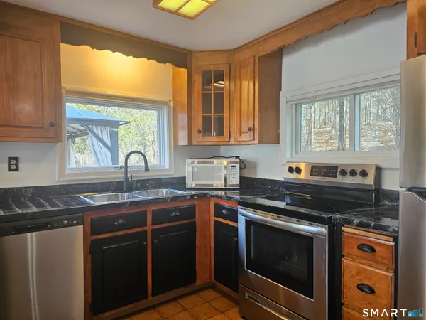 $3,100 | 932 Saybrook Road, Middletown, CT 06457