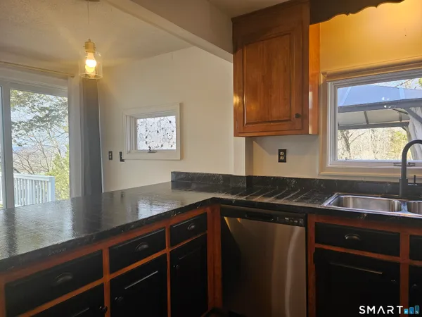 $3,100 | 932 Saybrook Road, Middletown, CT 06457