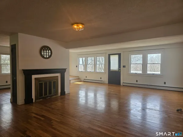 $3,100 | 932 Saybrook Road, Middletown, CT 06457