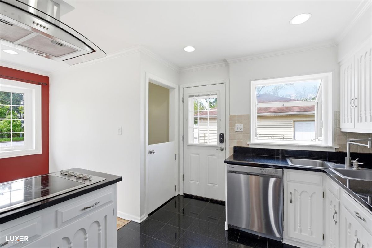 2 Washington Street Glenview, IL 60025 - Photo 12 of 39
