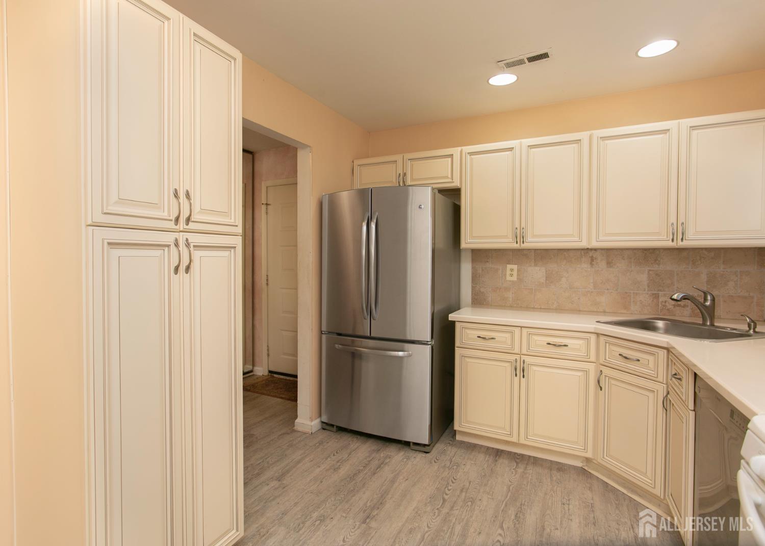 13 Gate House Lane Edison, NJ 08820 - Photo 11 of 33