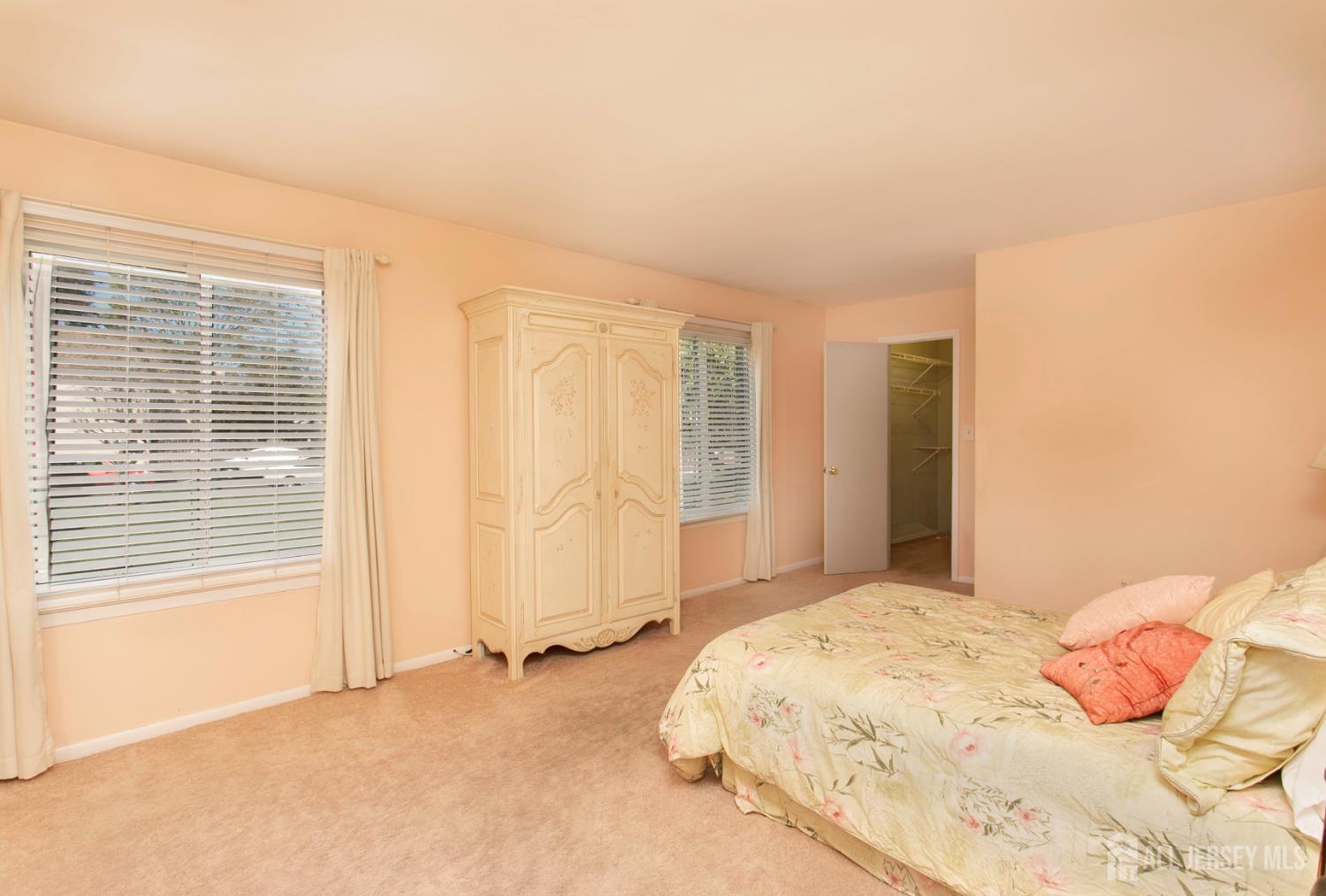 13 Gate House Lane Edison, NJ 08820 - Photo 15 of 33