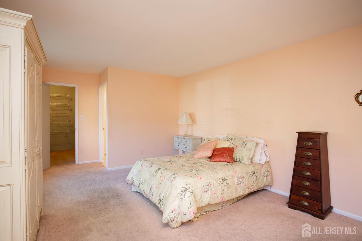 13 Gate House Lane Edison, NJ 08820 - Photo 16 of 33