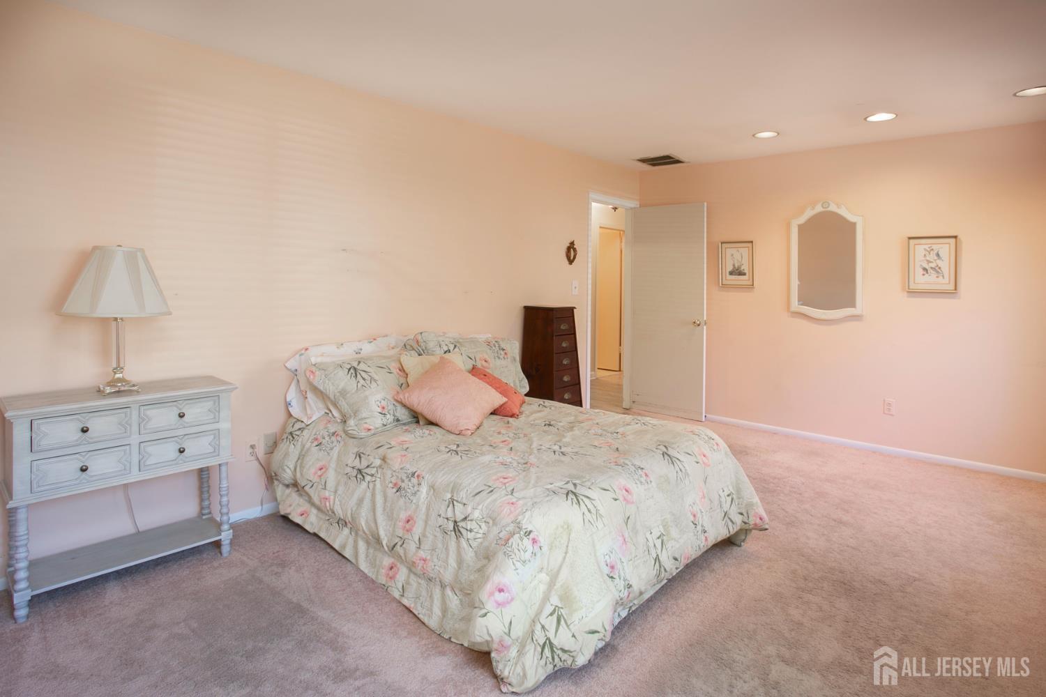 13 Gate House Lane Edison, NJ 08820 - Photo 17 of 33