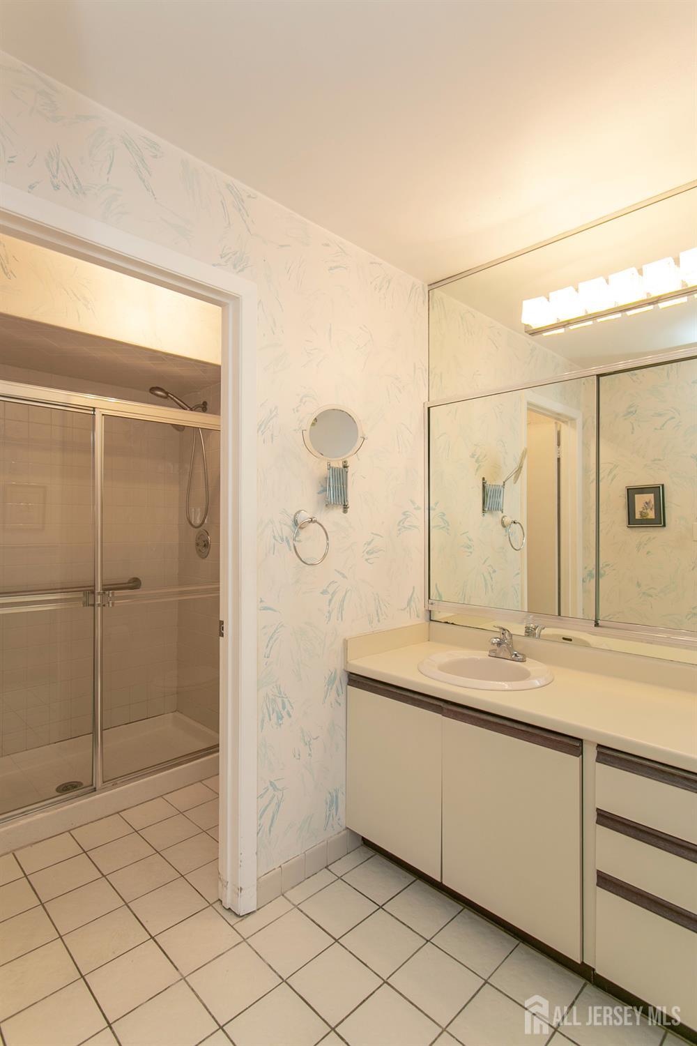 13 Gate House Lane Edison, NJ 08820 - Photo 19 of 33