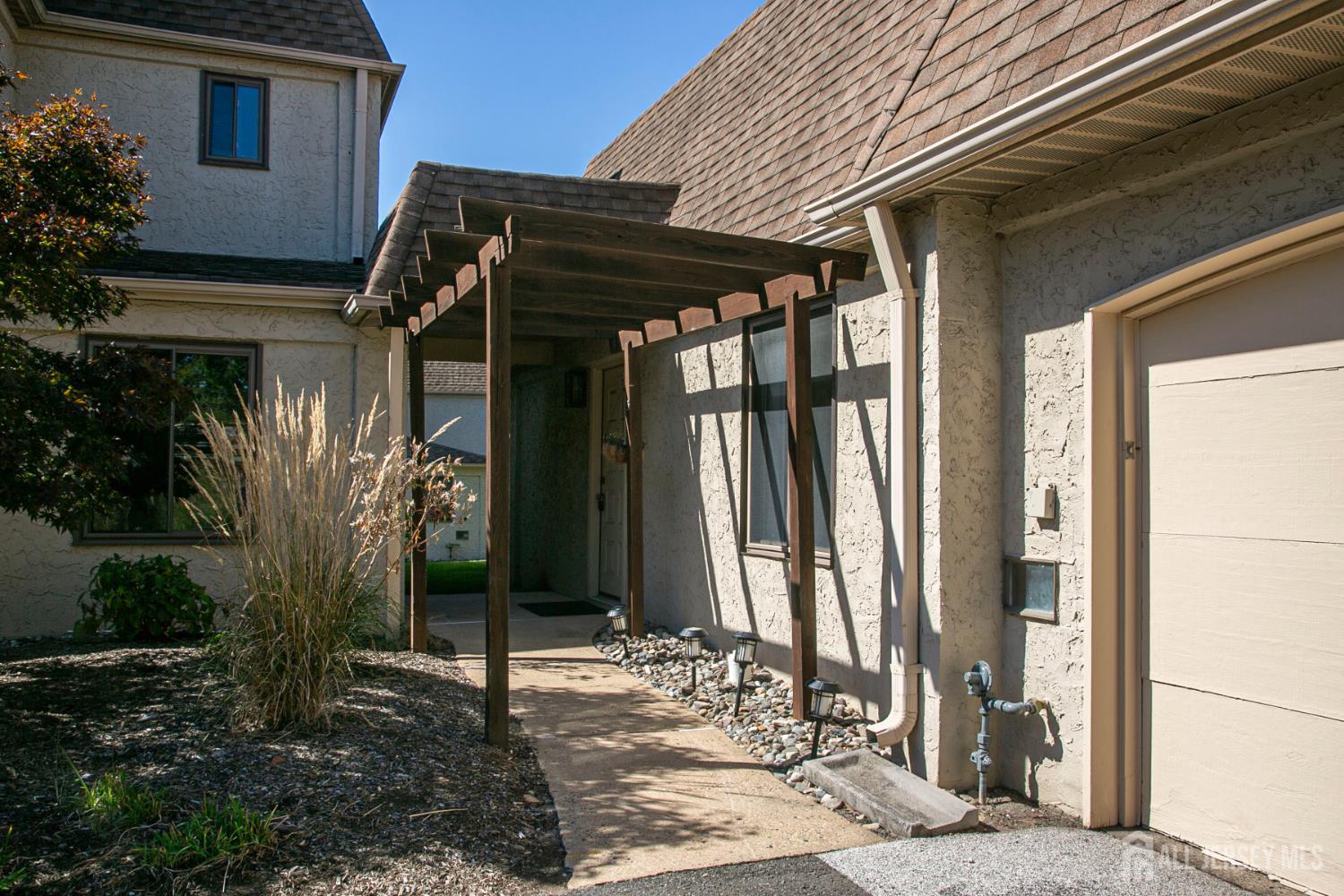 13 Gate House Lane Edison, NJ 08820 - Photo 2 of 33