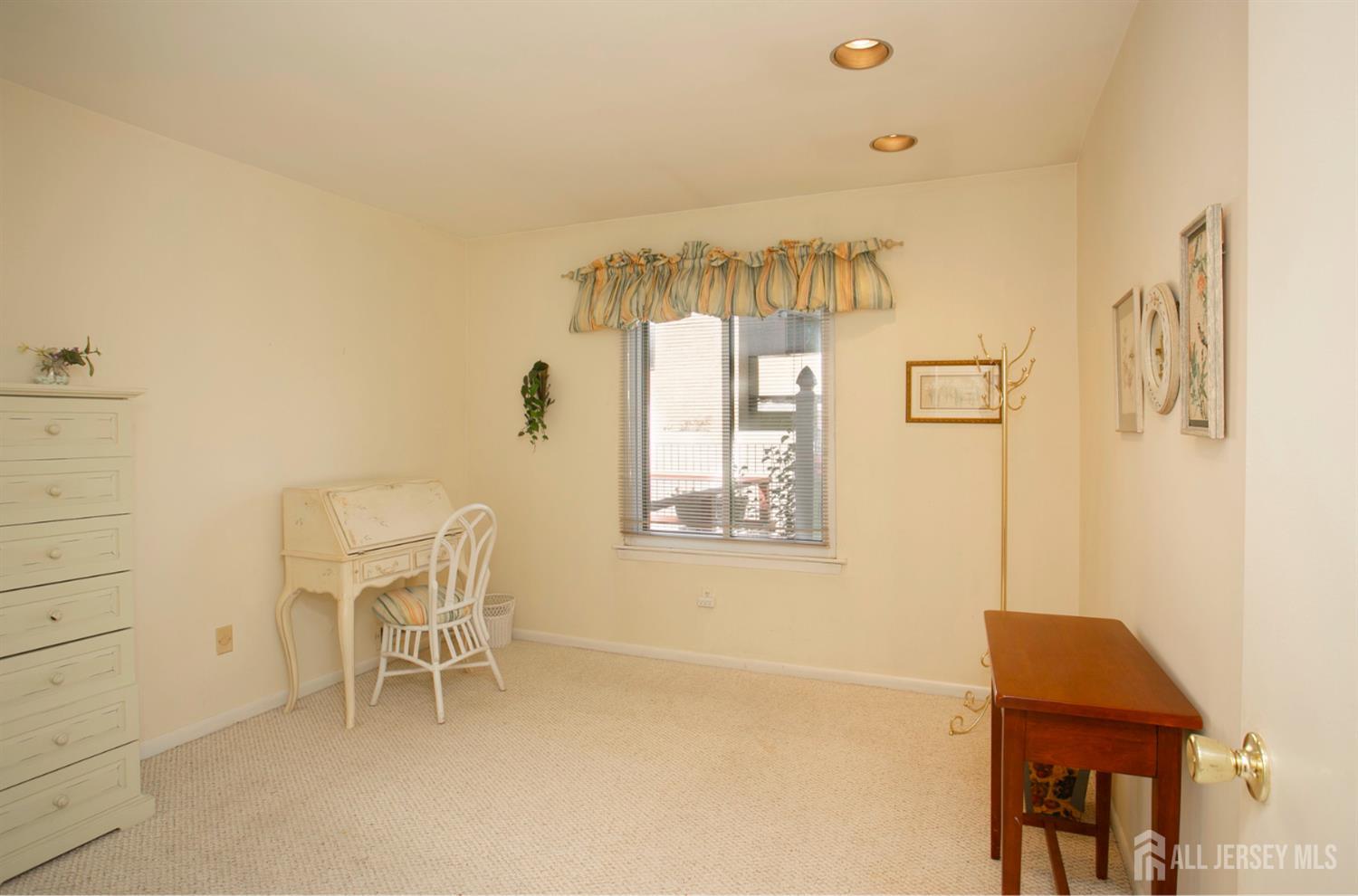 13 Gate House Lane Edison, NJ 08820 - Photo 22 of 33