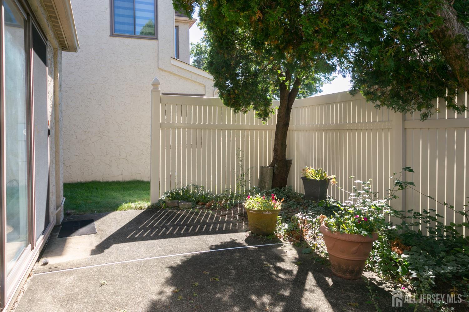 13 Gate House Lane Edison, NJ 08820 - Photo 30 of 33