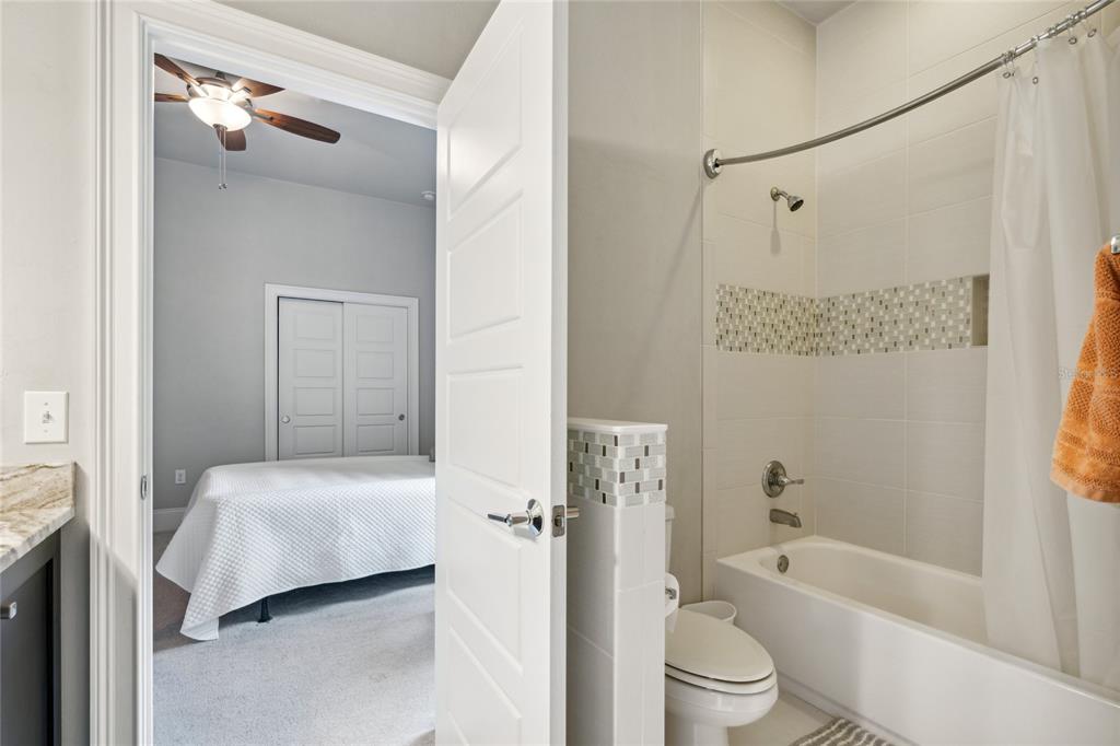 155 Southwest 118th Terrace Gainesville, FL 32607 - Photo 28 of 50 Bathroom between the bedrooms