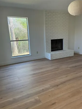 $2,295 | 2101 Mistletoe Avenue, Fort Worth, TX 76110