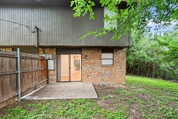 $2,245 | 2101 Mistletoe Avenue, Fort Worth, TX 76110