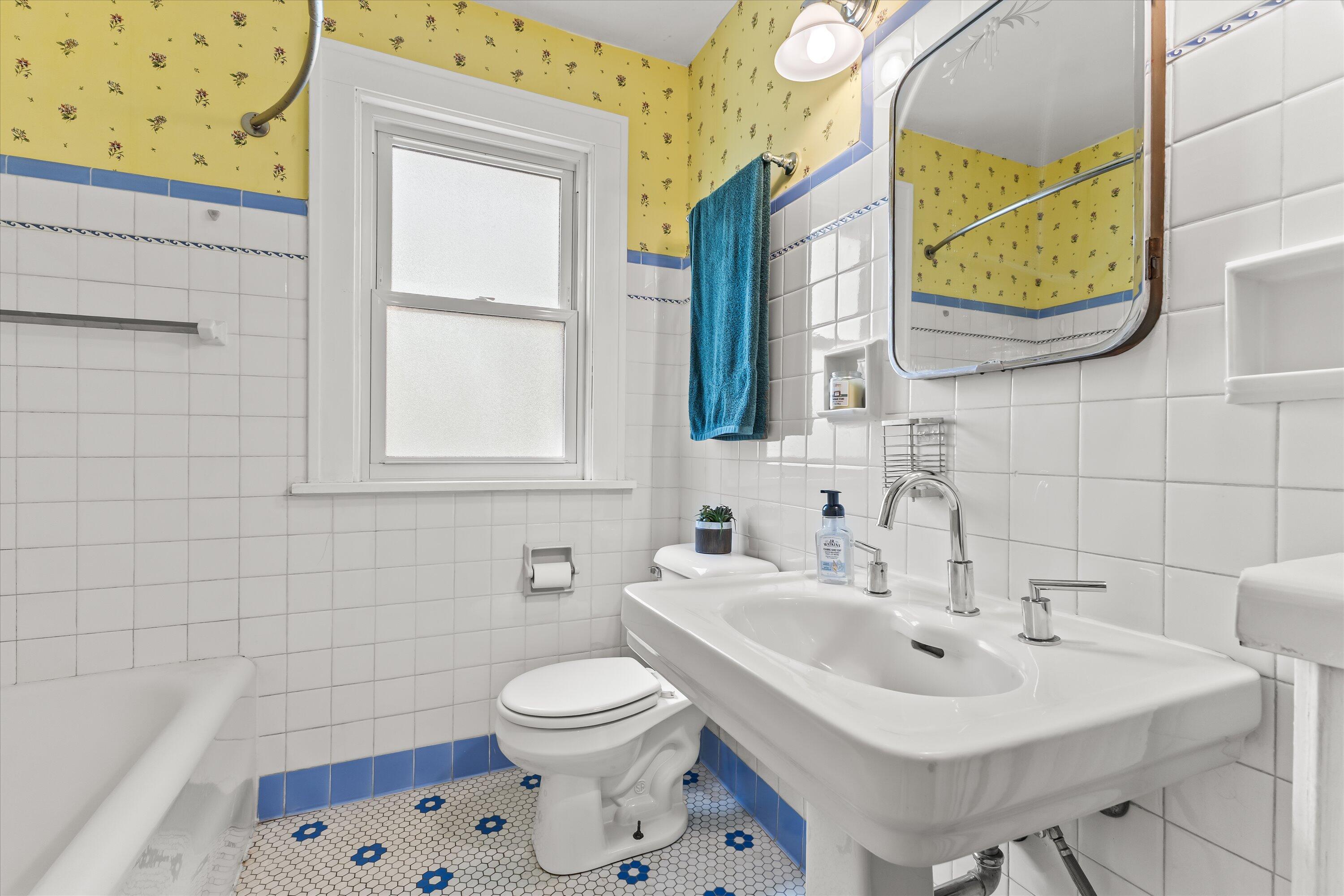 1502 South 80th Street West Allis, WI 53214 - Photo 34 of 46 2nd floor full bath