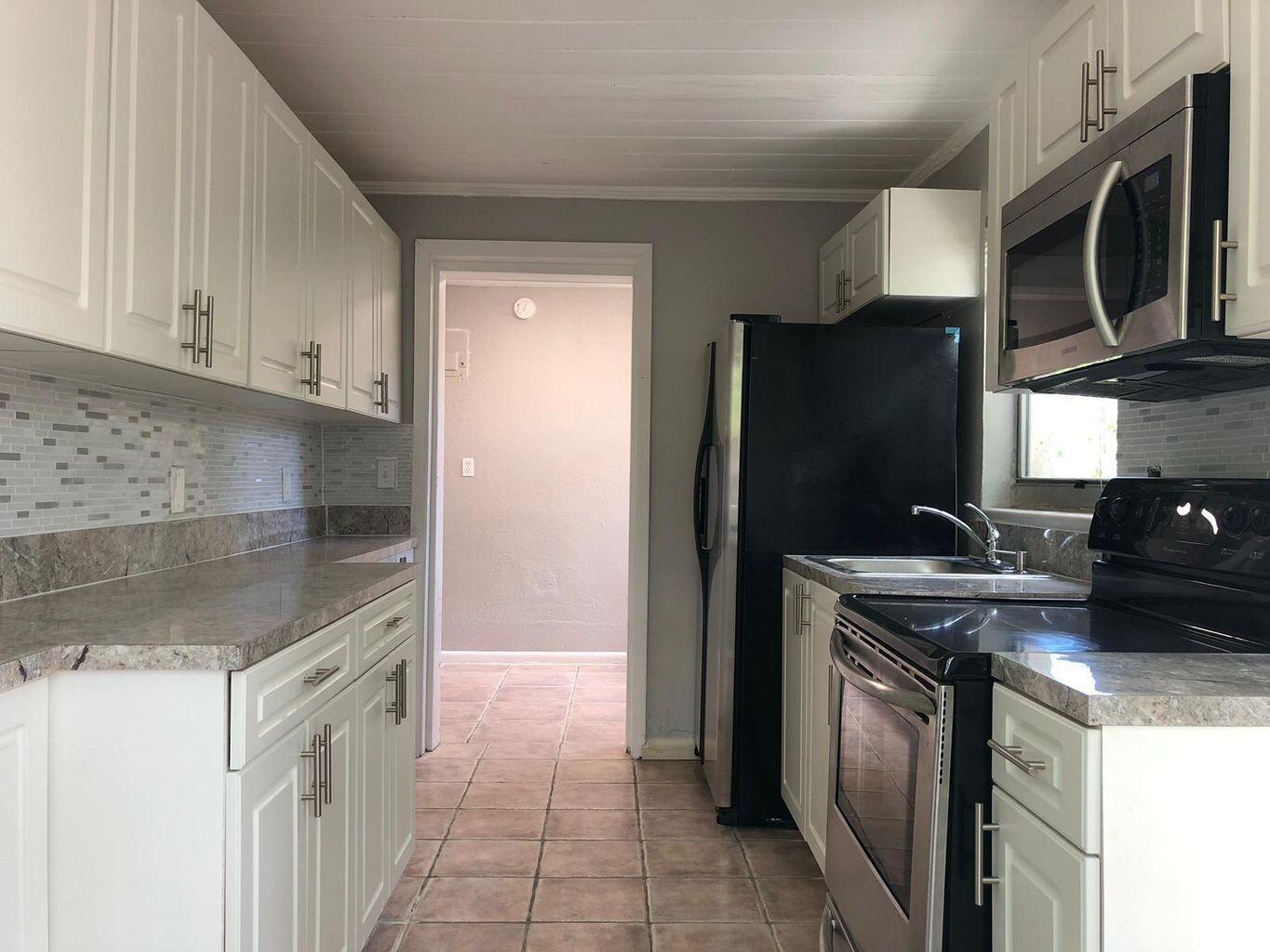 1069 West 30th Street, Unit 6 Riviera Beach, FL 33404 - Photo 2 of 7 Personal Kitchen cabinets