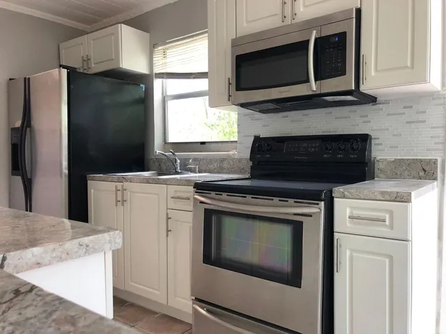 $1,000 | 1069 West 30th Street, Unit 6, Riviera Beach, FL 33404