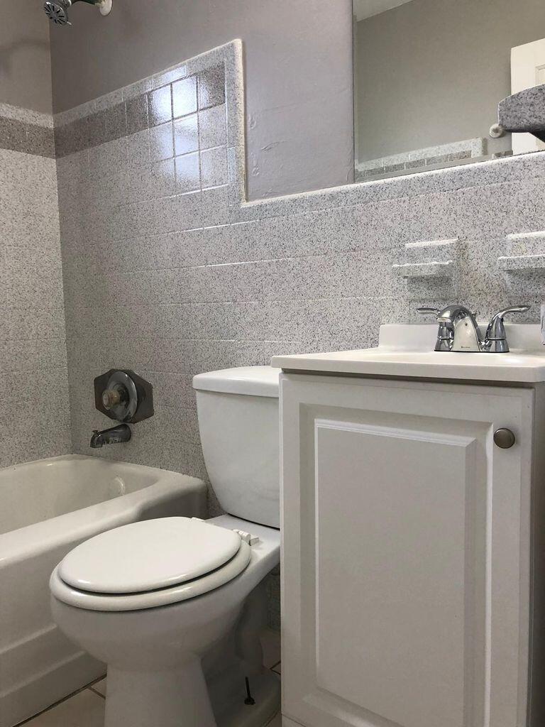 1069 West 30th Street, Unit 6 Riviera Beach, FL 33404 - Photo 5 of 7 3rd Full Bathroom