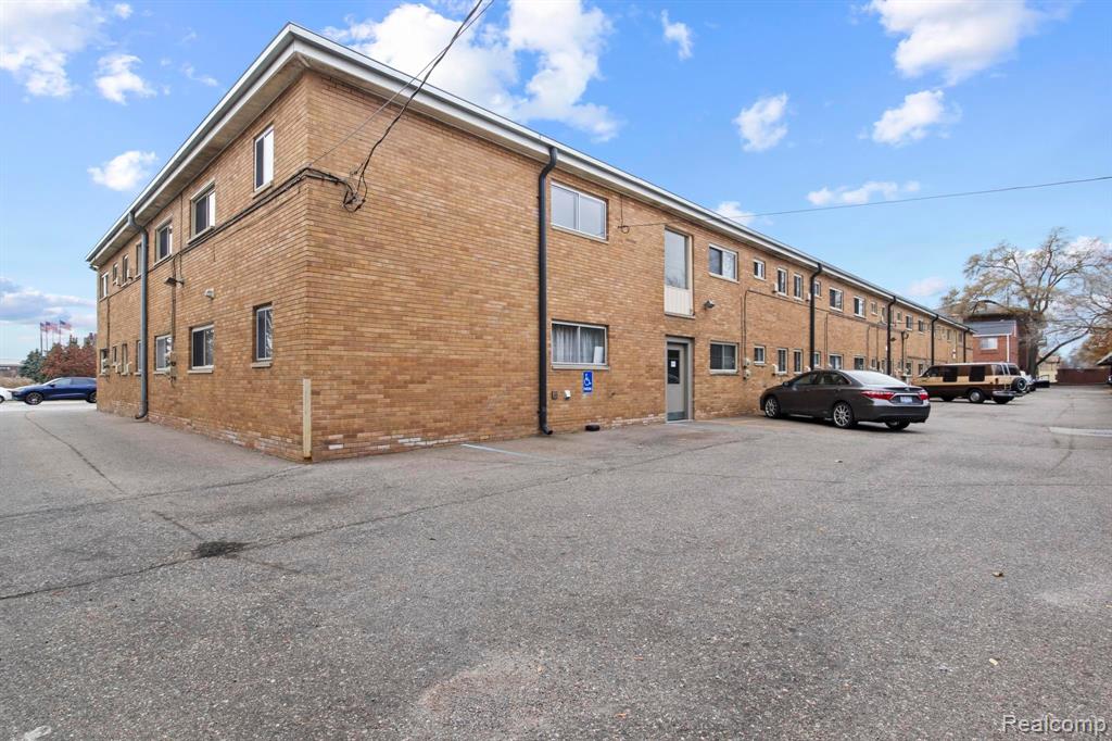 2859 East Maple Road, Unit 7 Birmingham, MI 48009 - Photo 14 of 15