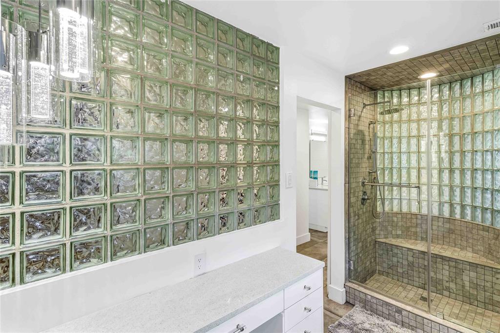 20 Summit Place Cedar Hill, TX 75104 - Photo 21 of 35 a view of a bathroom with a bathtub