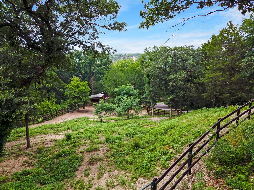 20 Summit Place Cedar Hill, TX 75104 - Photo 31 of 35 a backyard of a house with table and chairs