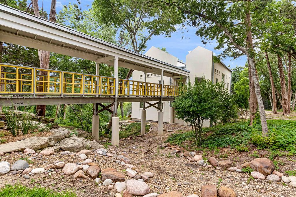 20 Summit Place Cedar Hill, TX 75104 - Photo 4 of 35 a front view of a house with a yard
