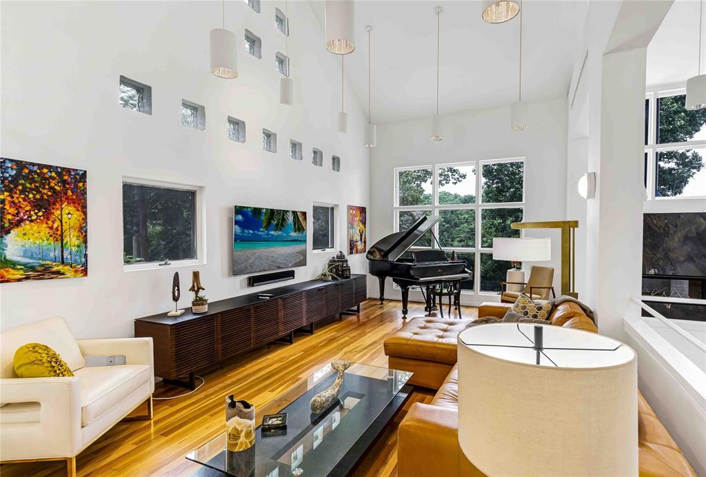 20 Summit Place Cedar Hill, TX 75104 - Photo 8 of 35 a living room with furniture and a flat screen tv