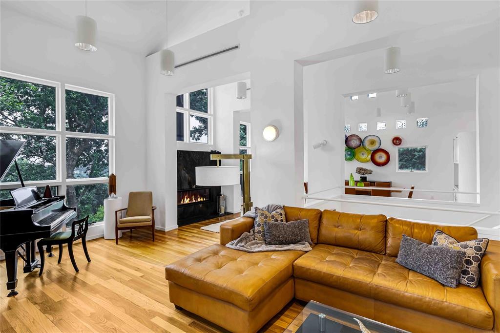 20 Summit Place Cedar Hill, TX 75104 - Photo 9 of 35 a living room with furniture and a fireplace