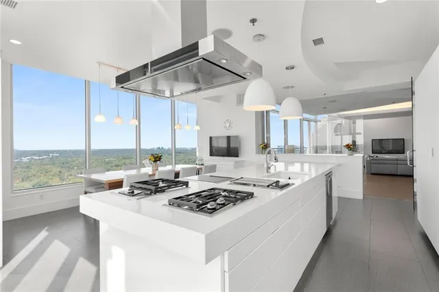 $9,500 | 3338 Peachtree Road Northeast, Unit 3501, Atlanta, GA 30326