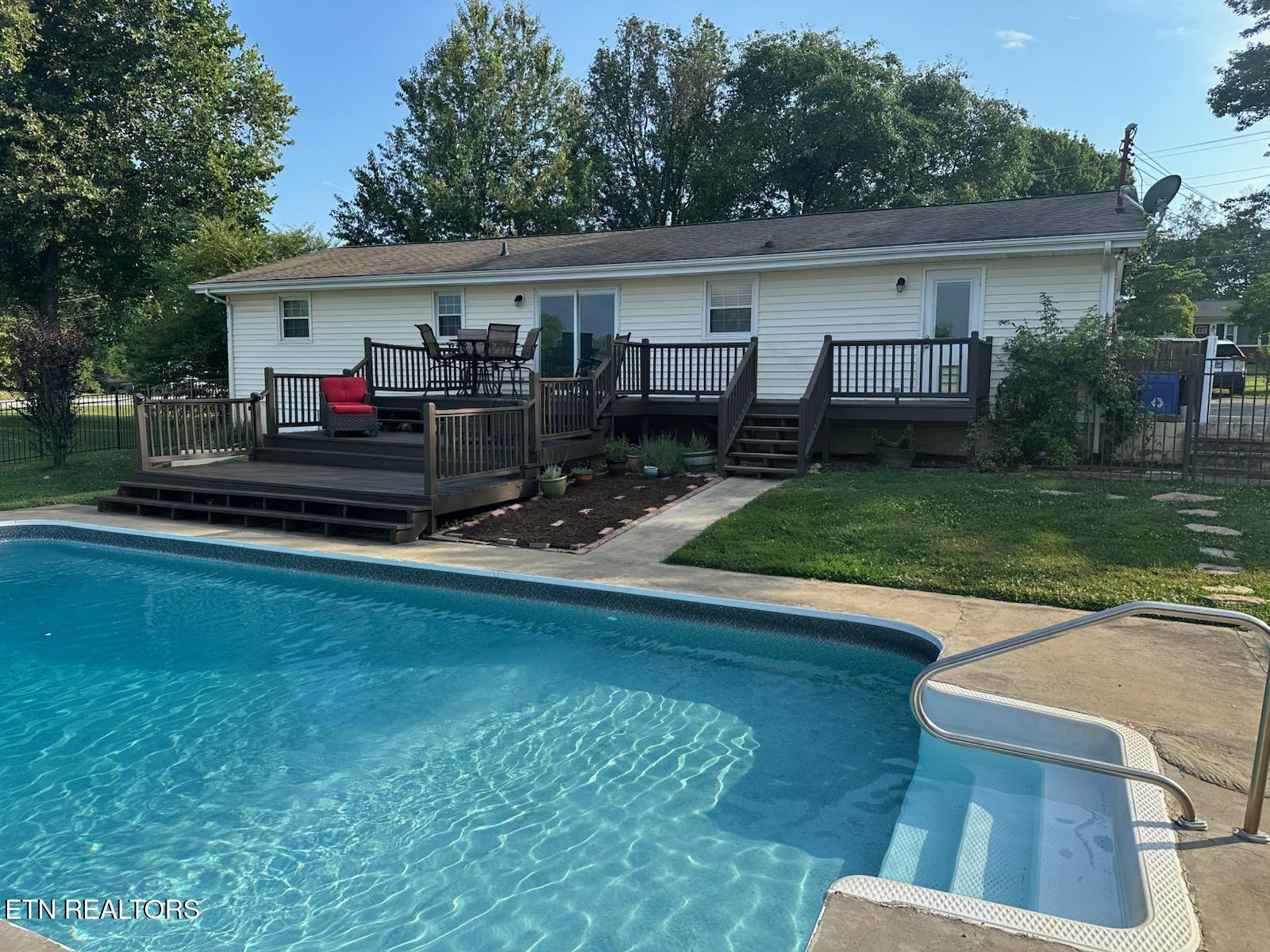 8024 Sharp Road Powell, TN 37849 - Photo 3 of 55 IMG956322 (1)